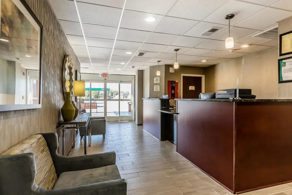 Lobby & Reception
