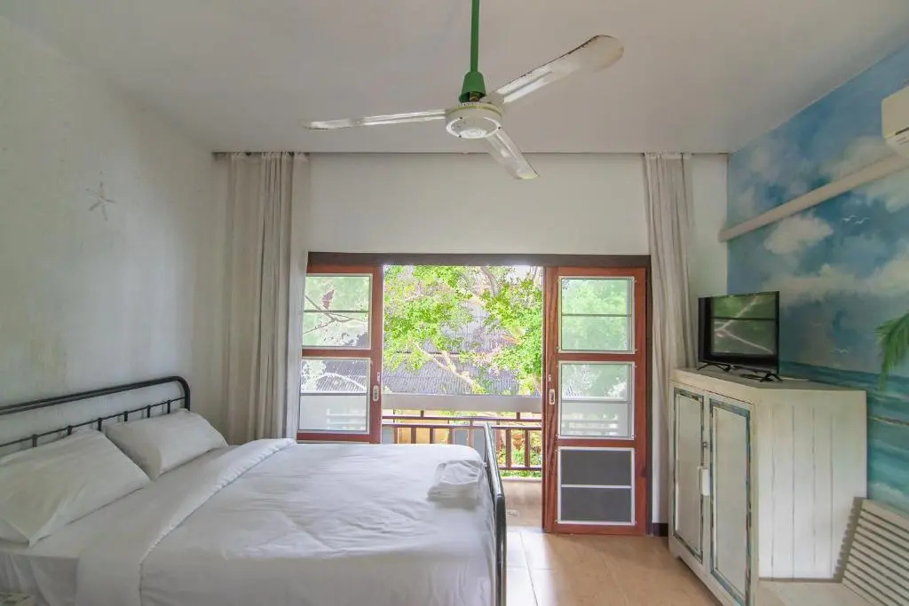 Deluxe Double room with balcony (full double bed)