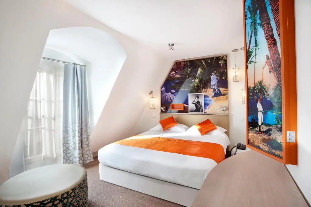 Superior Double room with street view (full double bed)