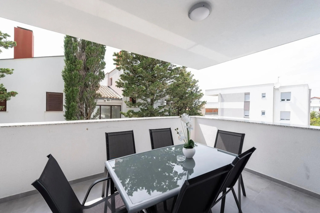 Villa Star 4 a centrally located ap. with a pool
