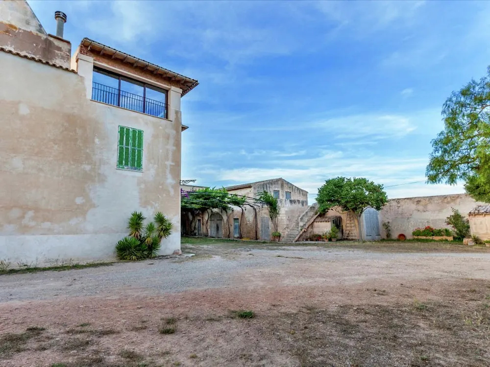 This finca has its own private access to the beautiful sandy beach Es Trenc
