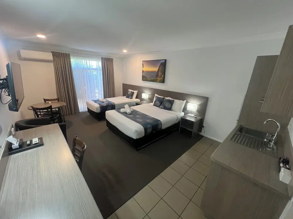 Deluxe Single Suite