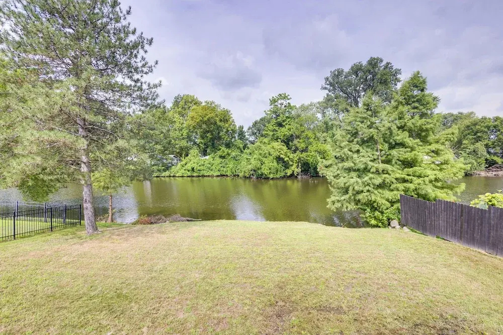 Lakefront Family Home 13 Mi From Gateway Arch!