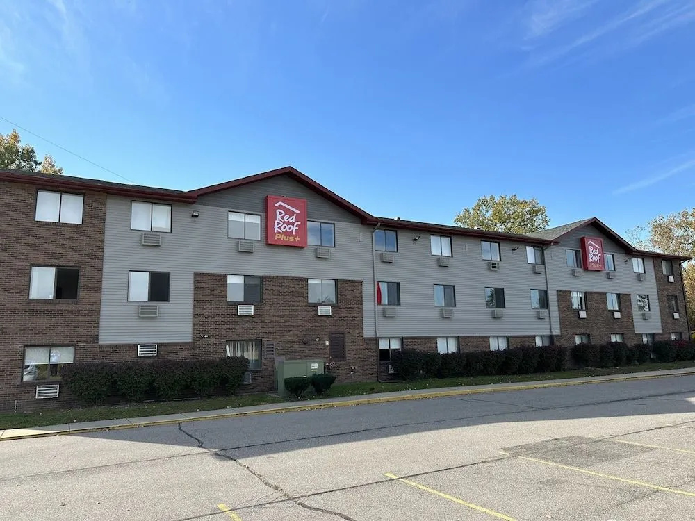 Red Roof Inn PLUS+ Belleville