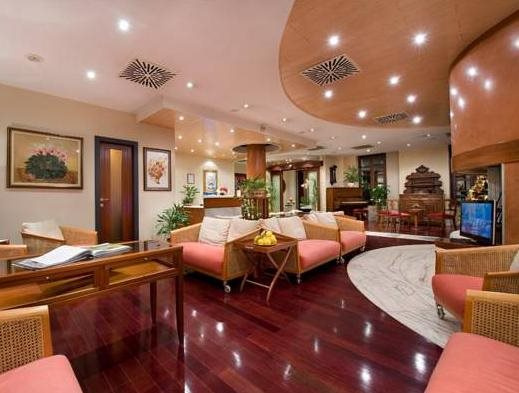 Lobby & Reception