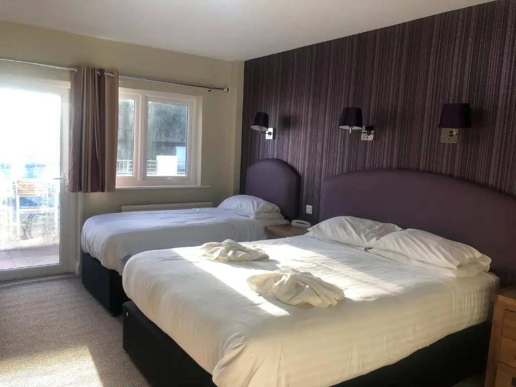 3 Bedrooms Standard Family room