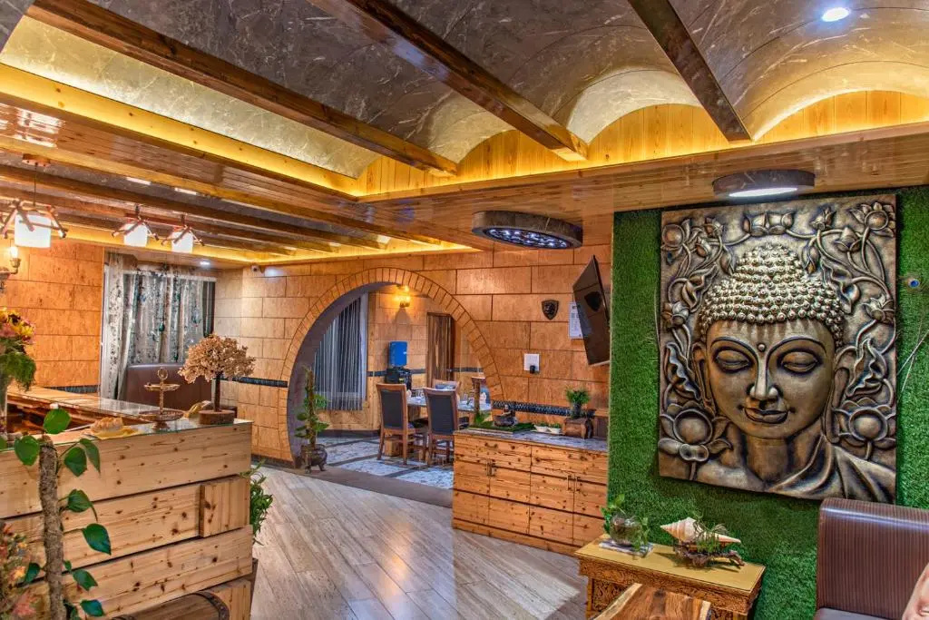Lobby & Reception