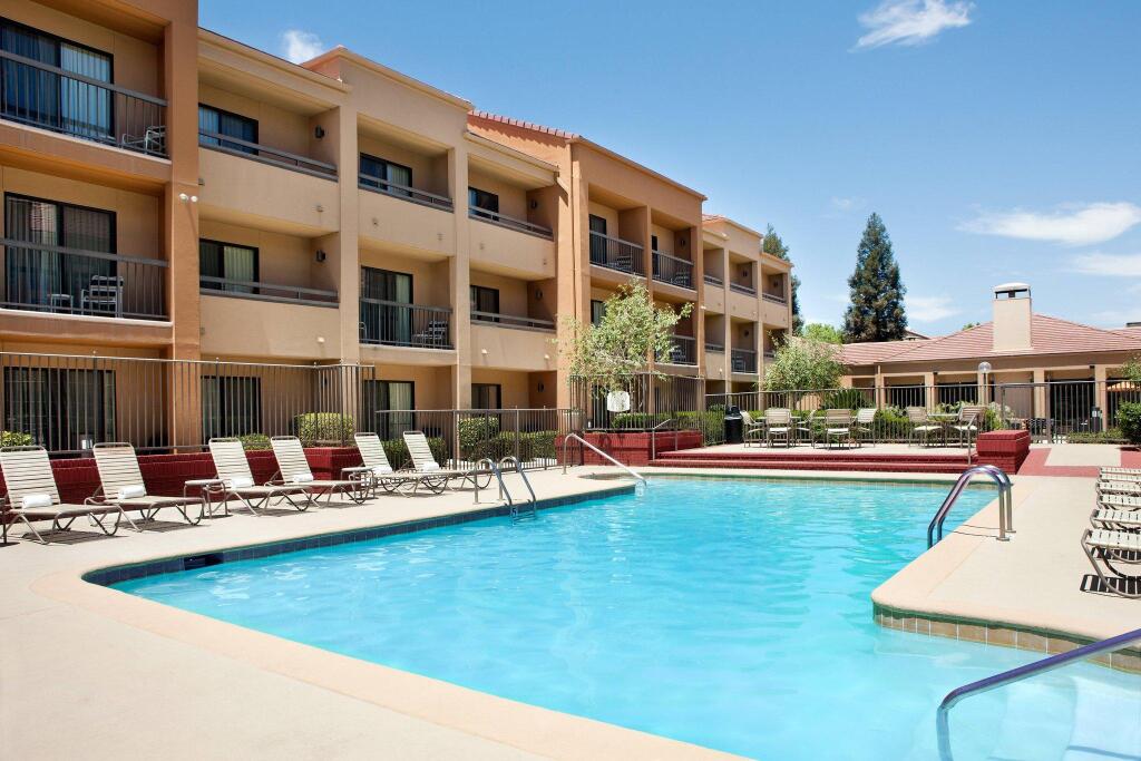 Courtyard by Marriott Bakersfield image