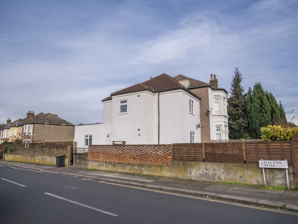 67 Hafton Road