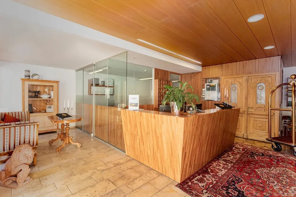 Lobby & Reception
