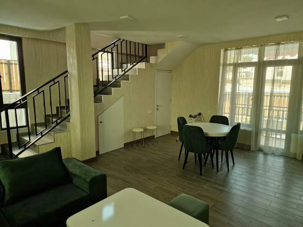 3 Bedrooms Cottage
