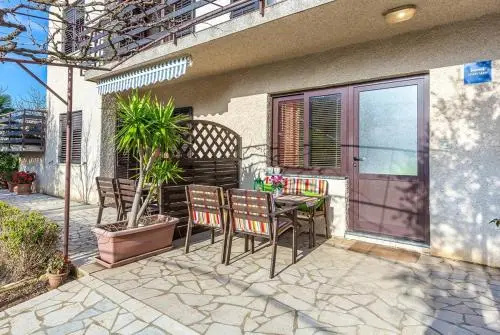 Apartments Mirna