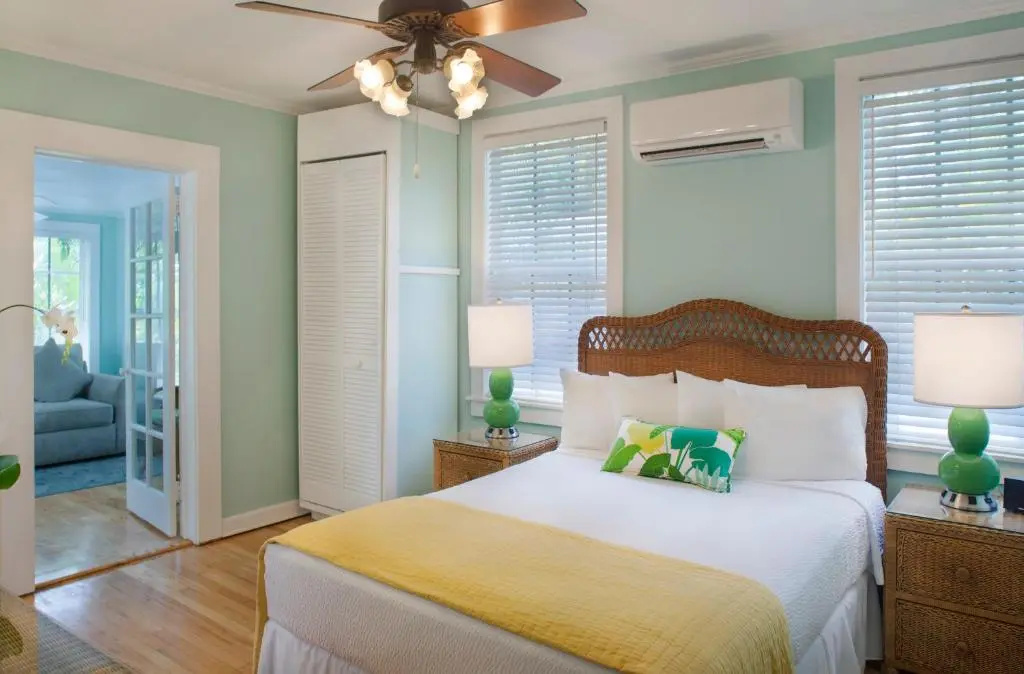 Double Suite (full double bed)