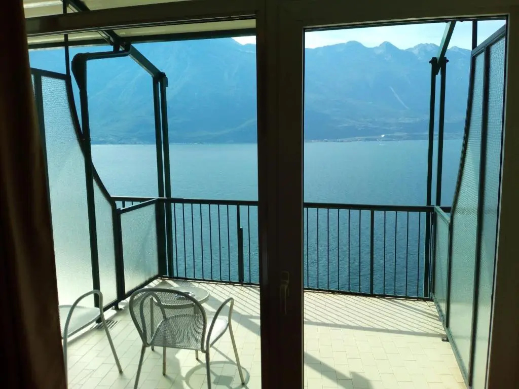 Standard Double room with lake view (twin beds)