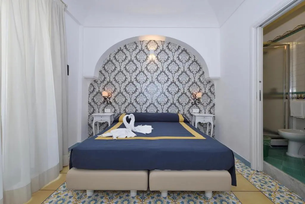 Standard Double room with balcony (full double bed)