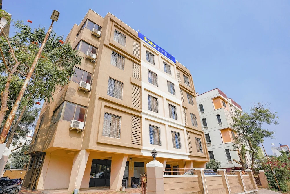 24 Baner By OYO Rooms