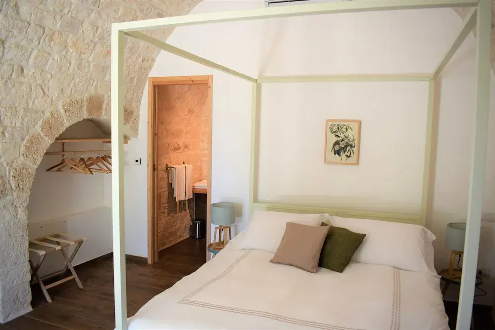 Standard Triple room with garden view