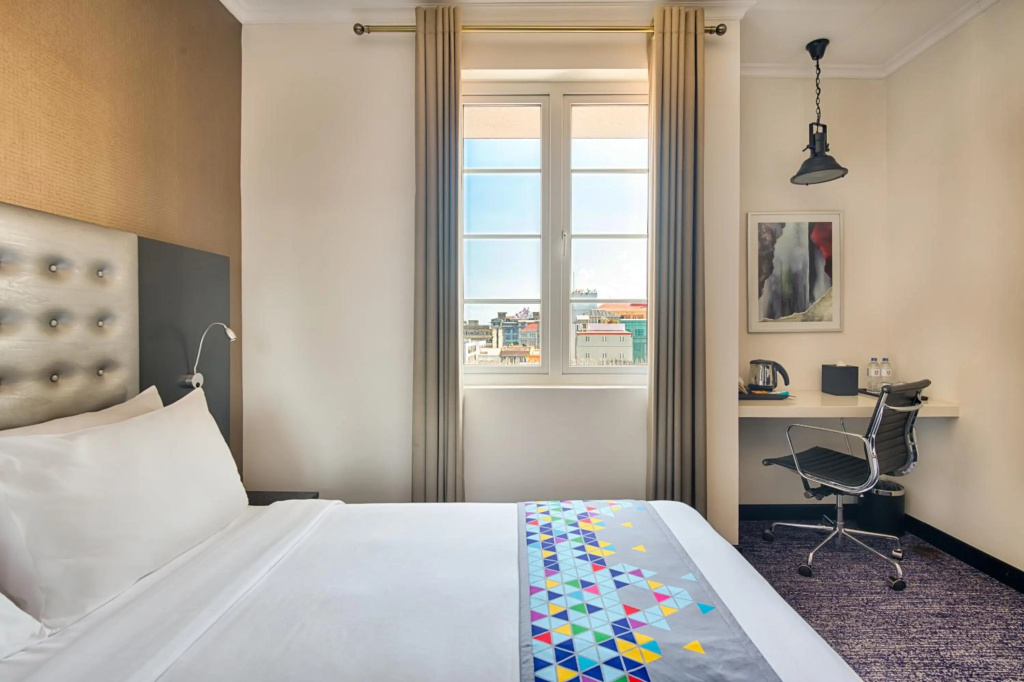 Fairway Colombo - Sri Lanka's First Hotel With Robot Technology — фото