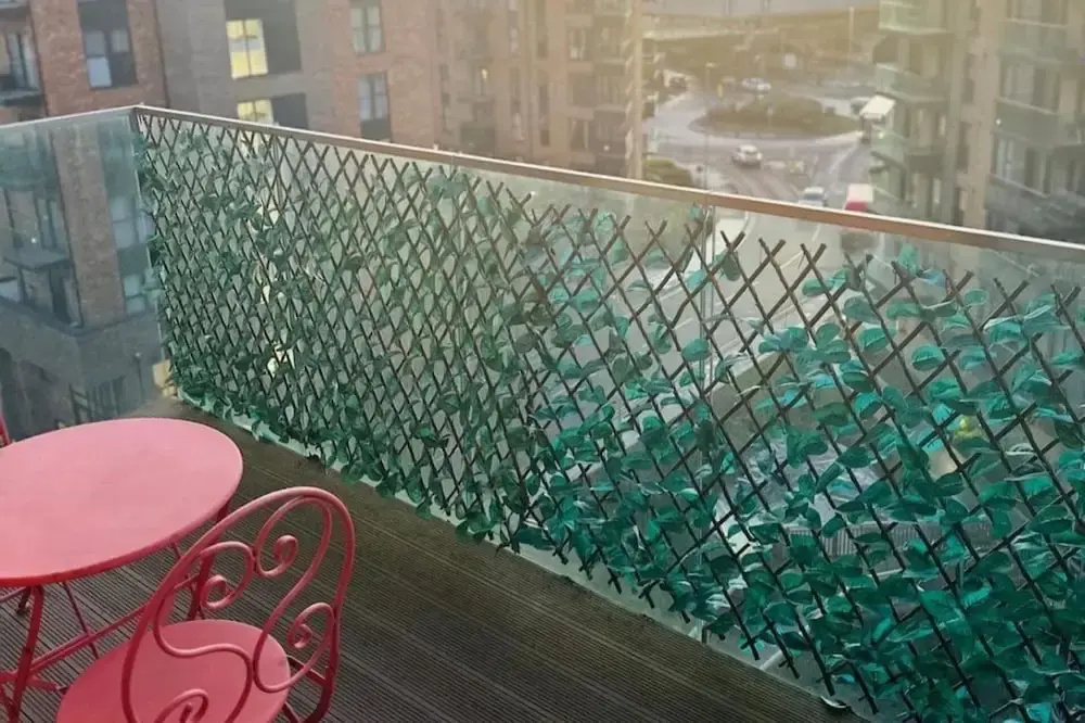 1 Bed Apartment Sleeps 2 - Free Parking -