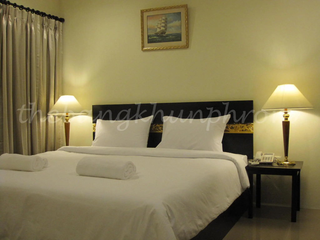 The Bang Khun Phrom Suites - Chambres