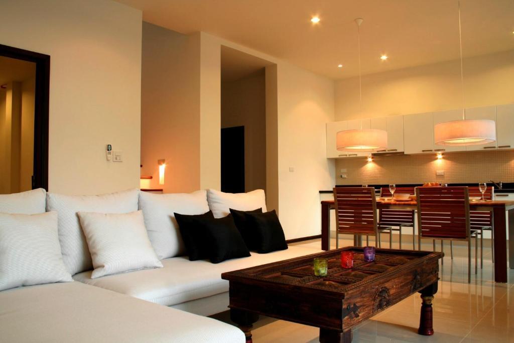 Вилла с 3 комнатами в Two Villas Holiday Oxygen Style Bangtao Beach
