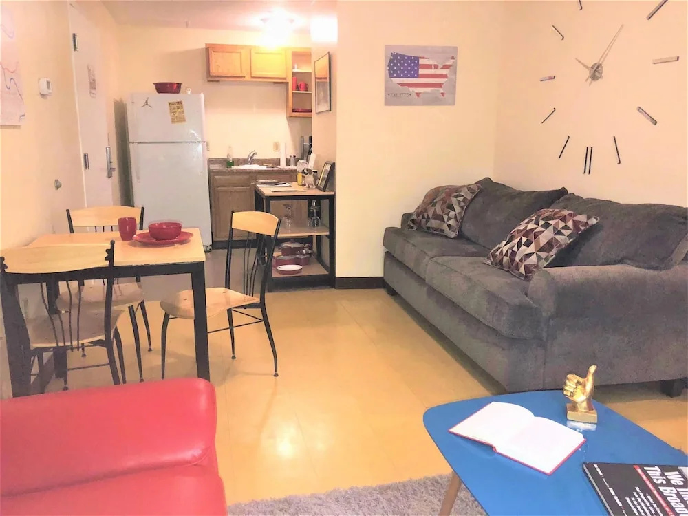 2 Bedroom Downtown Apt Friends Families Ideal