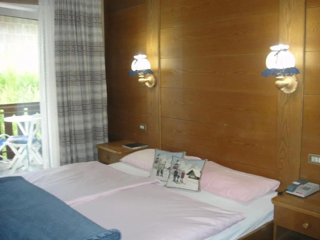 Standard Double room with balcony (full double bed)