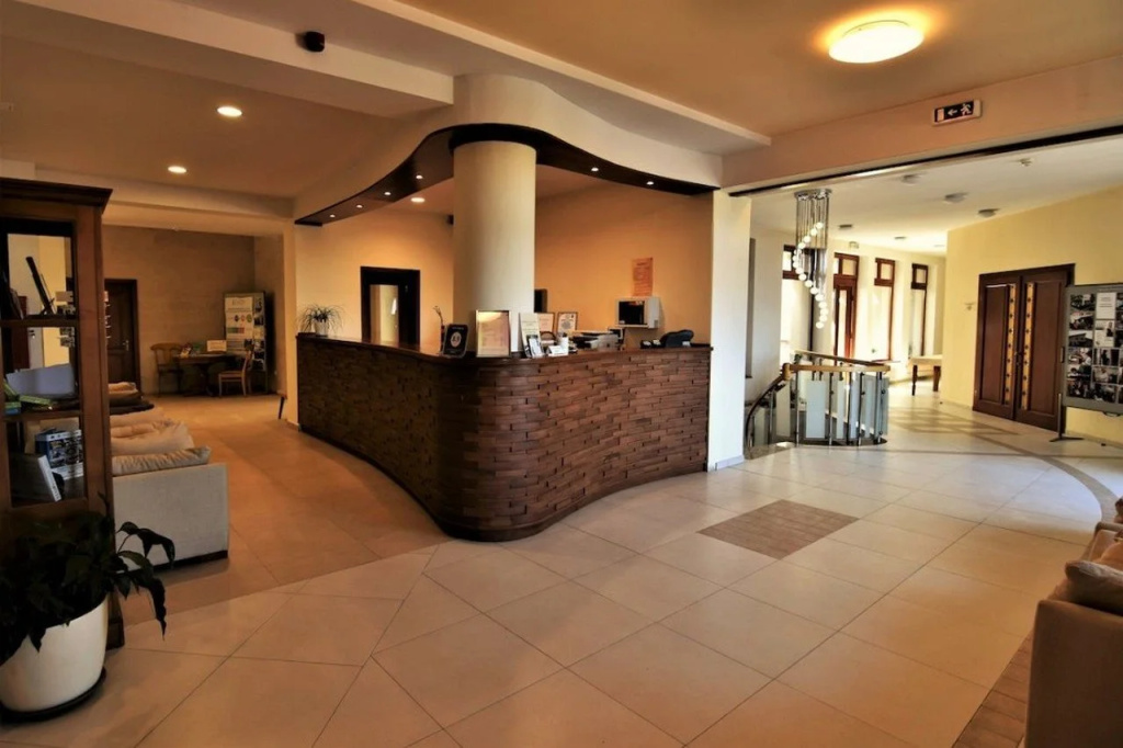 Lobby & Reception