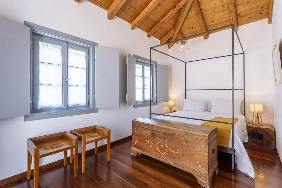 Deluxe Double room (full double bed)