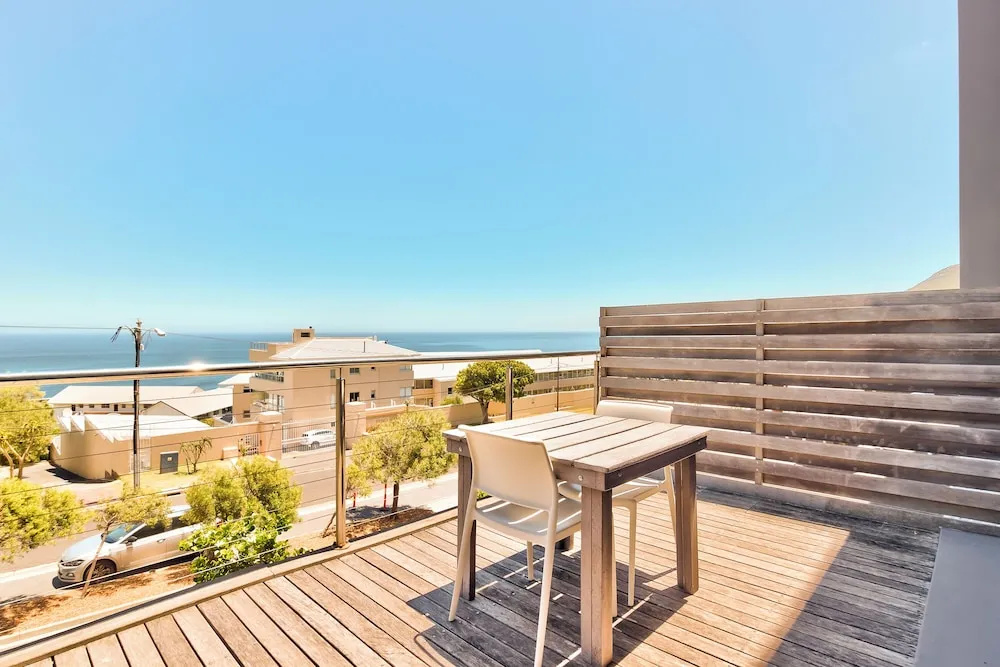 Camps Bay Luxury Studio Apartment - The Crystal