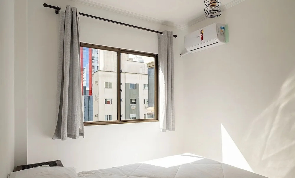 Apartment in Great Location in Meia Praia Eio6031
