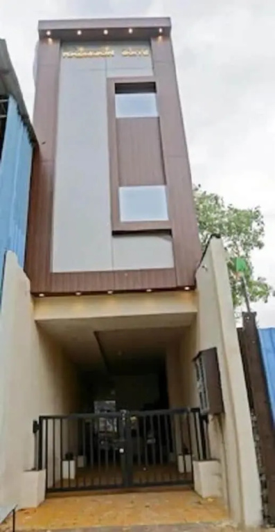 Capital O 80951 Hotel New Radsson Suite
