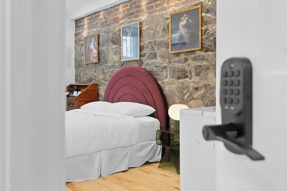 Economy room