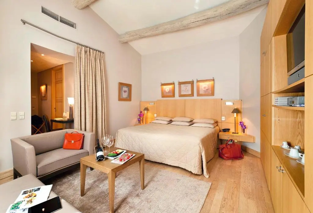 Deluxe Double room (full double bed)