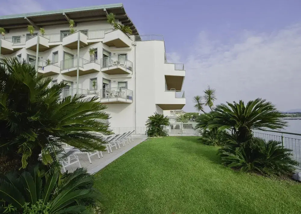 Residenza Miralago With Pool - Ground Floor Studio Apartment