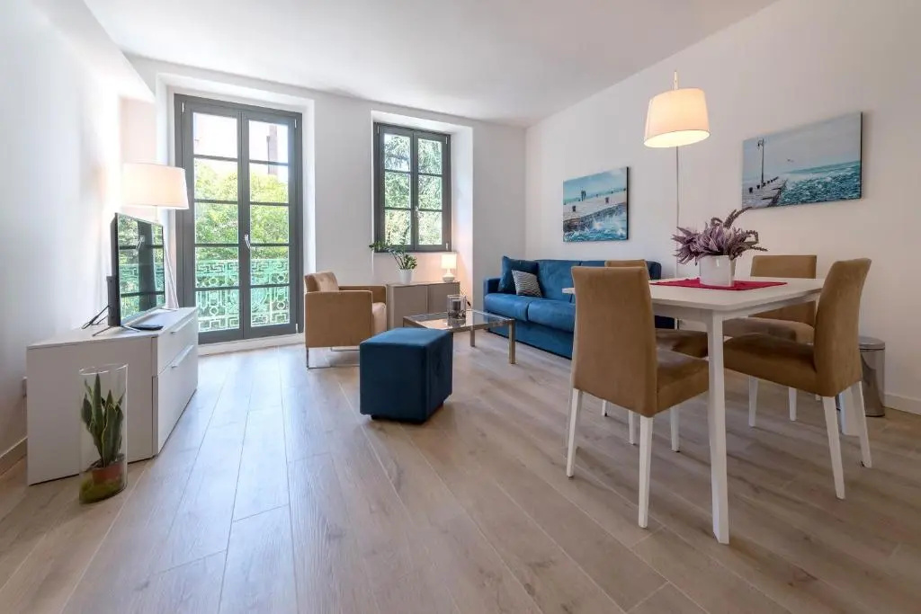2 Bedrooms Apartment