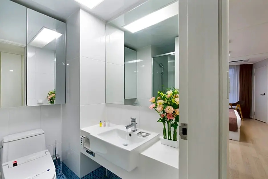 Deluxe Double room (full double bed)