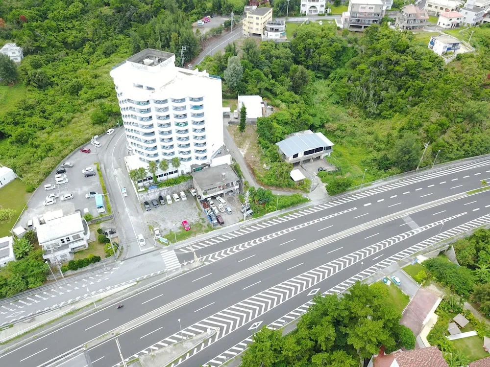 City 1500 SF 2BR condom 3F sea view