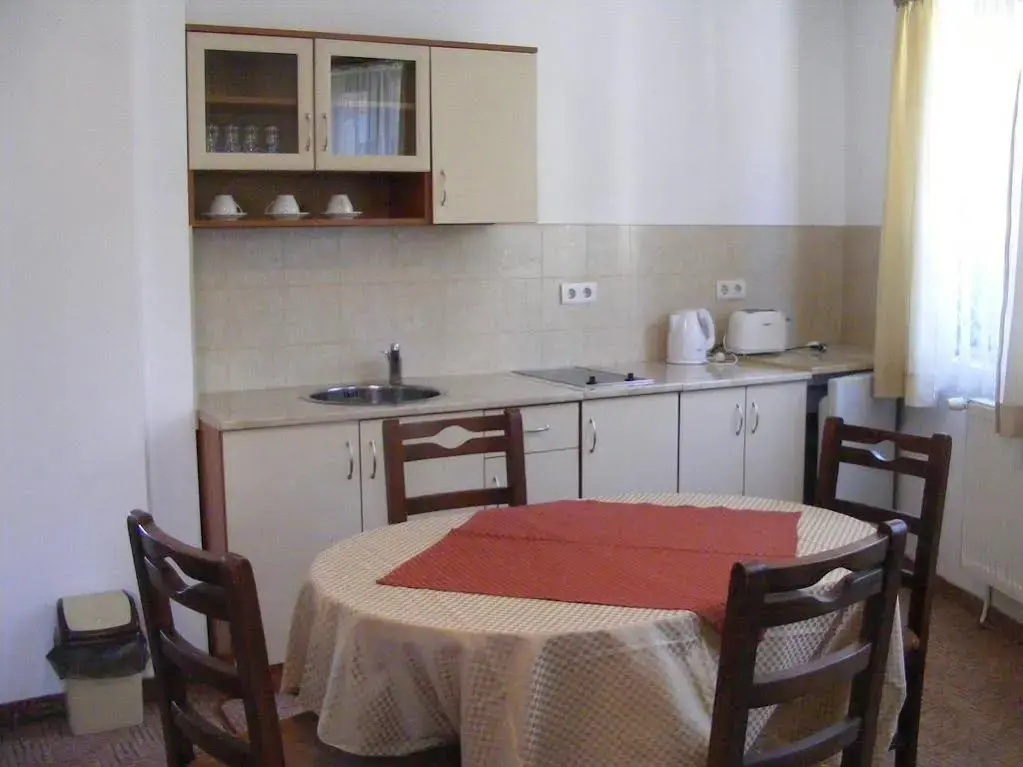 Todeva House - Général
