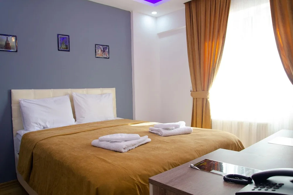 Standard Double room with balcony (full double bed)