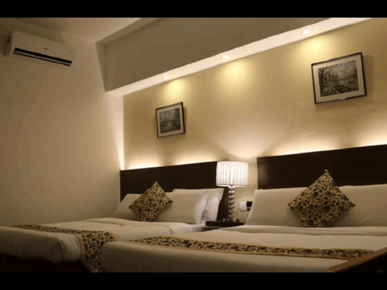 Eagle Bay Hotel