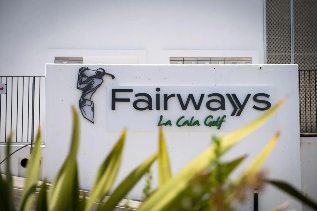 MIJAS GOLF FIRST LINE- COSTA DEL SOL - STUNNING VIEWS - GROUND FLOOR APPARTEMENT - BIG TERRAS AND GARDEN 2- 6 persons ONE PRICE! - COMPLETELY FURNISHED AND EQUIPT FOR AN UNFORGETABLE HOLIDAY