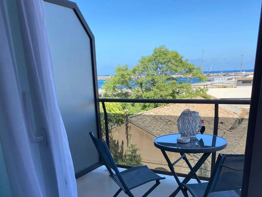 Deluxe Double room with balcony and with sea view (full double bed)