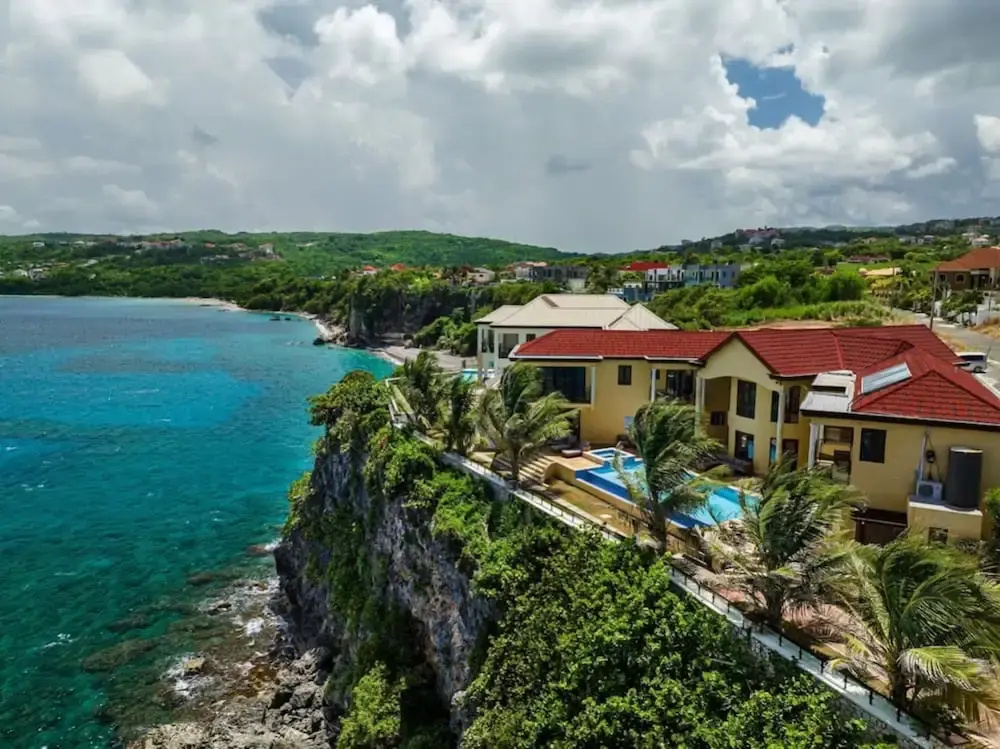 Breathtaking Oceanfront Luxe Villa in Tower Isle Jacuzzi Pool Fully Staffed