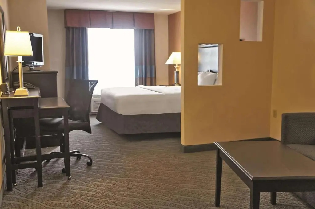 La Quinta Inn & Suites by Wyndham Edmond - Chambres