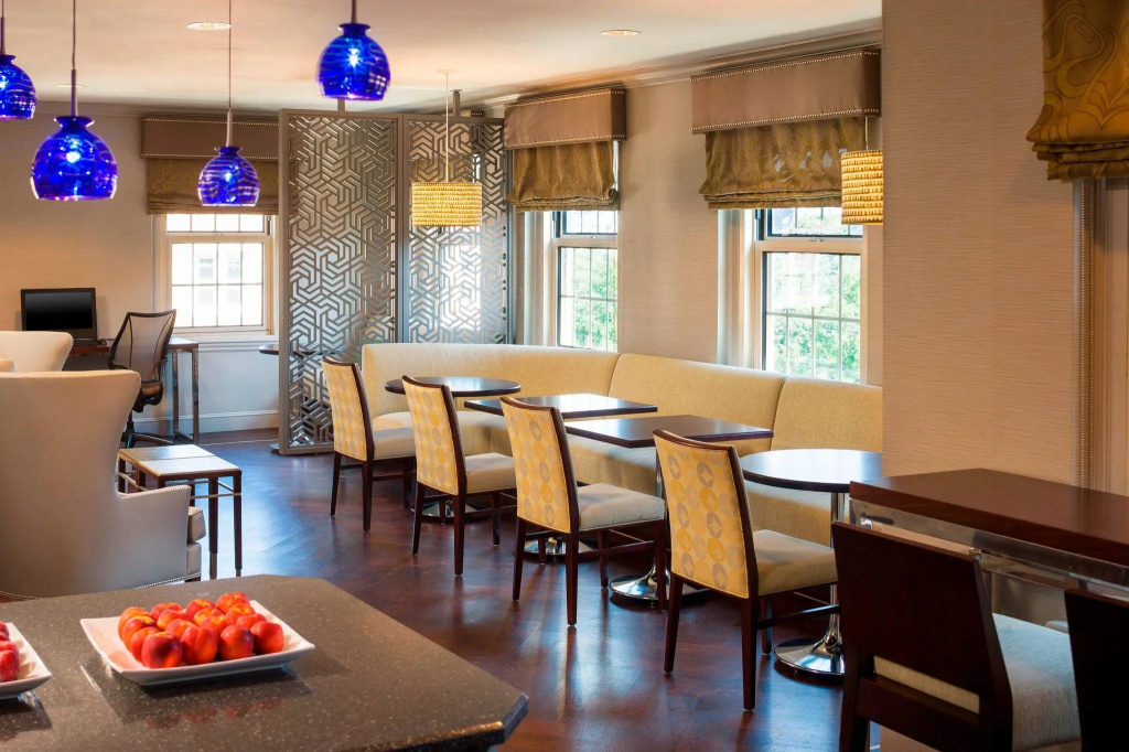 Standard Quadruple Club room