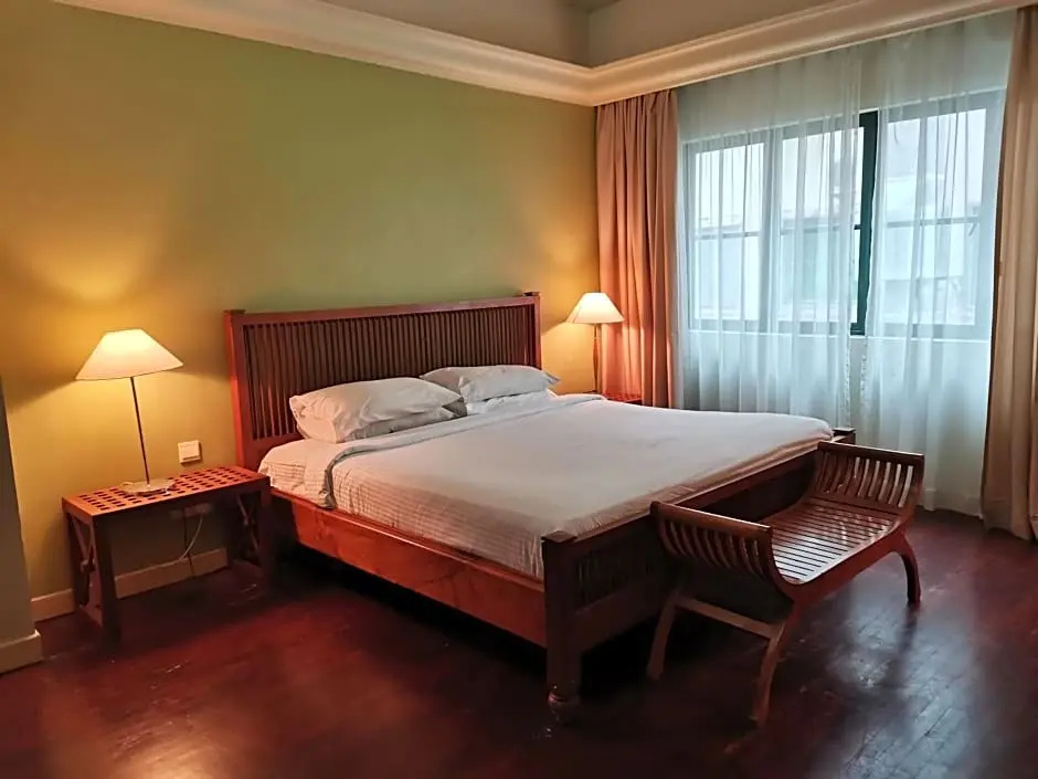 Deluxe Double room (full double bed)