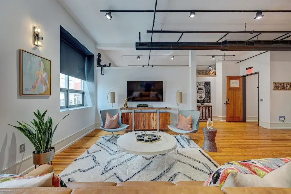 Suite with city view