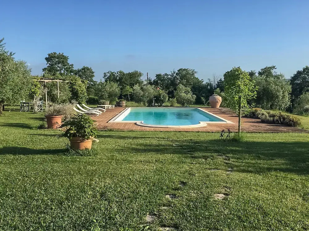 Tenuta di campagna con piscina immersa nel verde