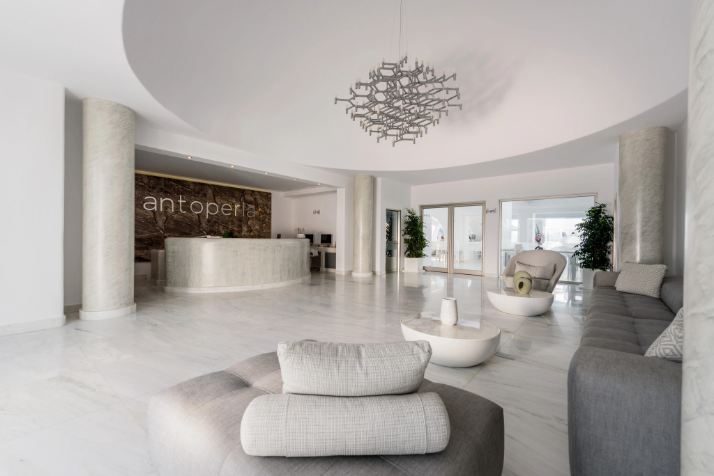 Lobby & Reception